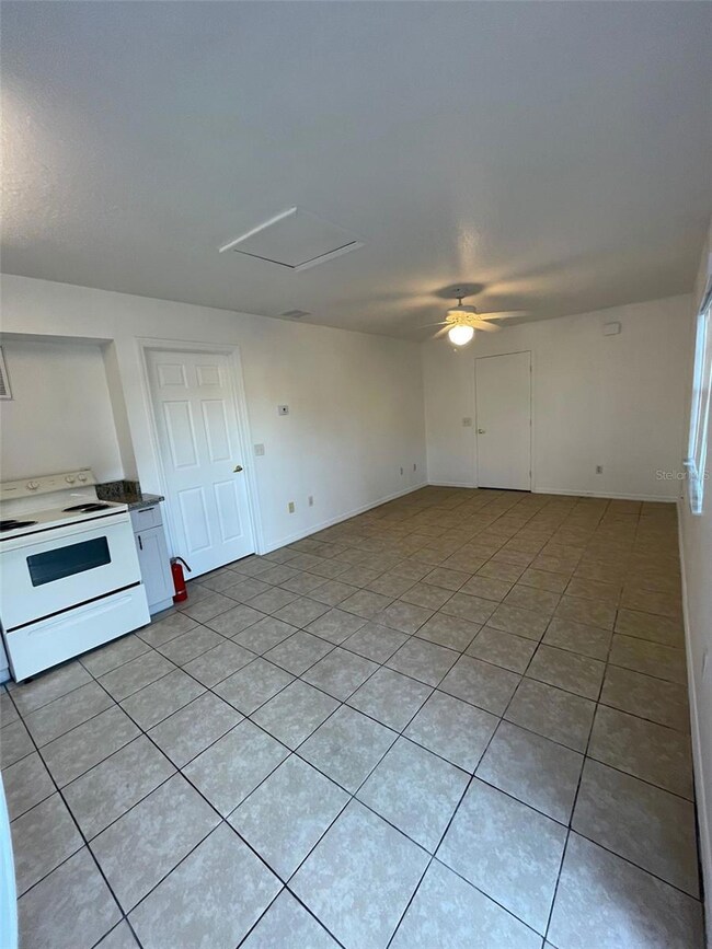 436 Washington Palm Loop unit B, Davenport, FL 33897 - photo 3