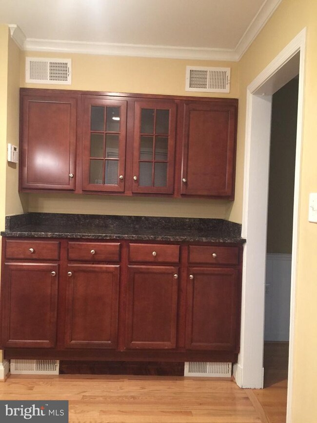 6302 Martins Ln, Lanham, MD 20706 - photo 6