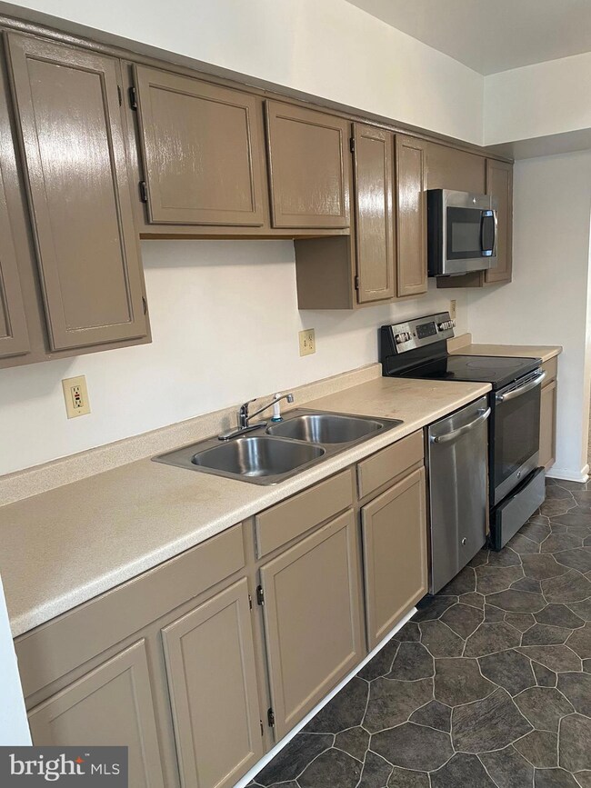 6913 Turnberry Ct, Frederick, MD 21703 - photo 5