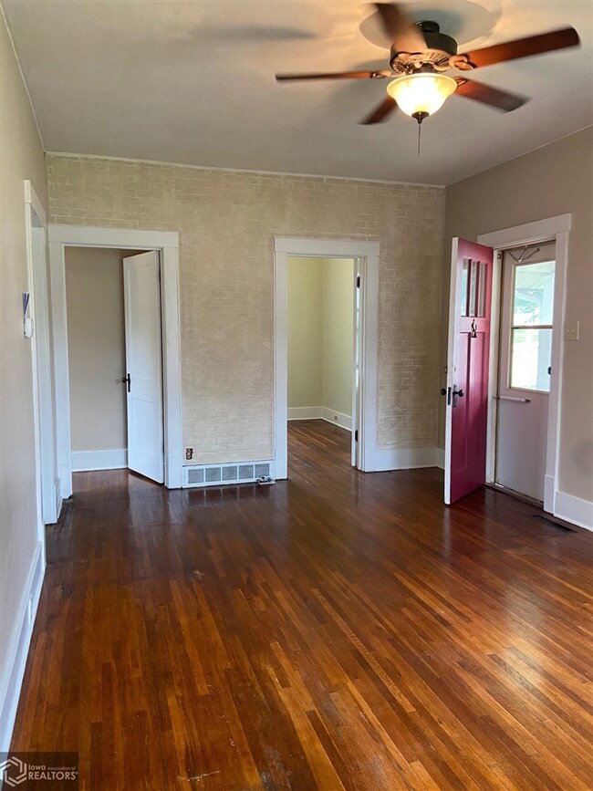 902 S Center St, Shenandoah, IA 51601 - photo 3