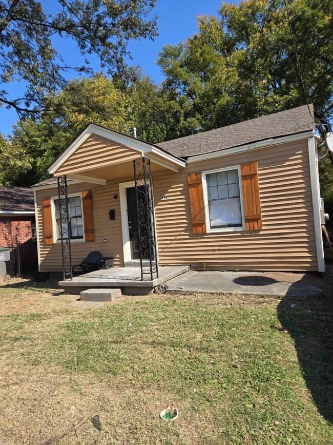 View of front of house with a front yard