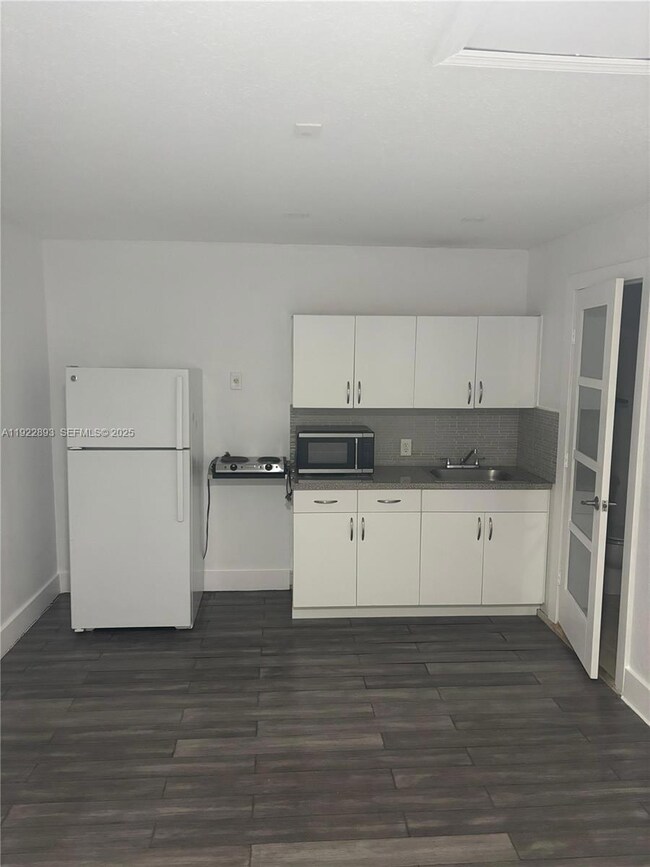 15535 SW 10th St unit Efficiency, Miami, FL 33194 - photo 3