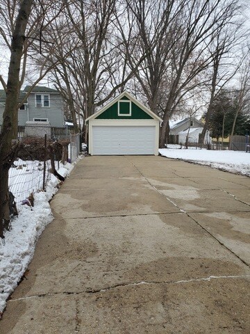 663 W Galena Blvd, Aurora, IL 60506 - photo 2