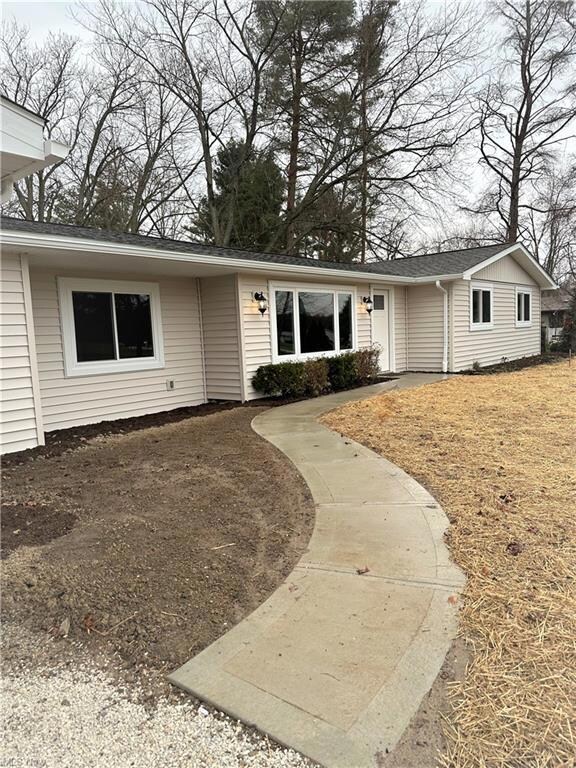 365 Cambridge Dr, Aurora, OH 44202 - photo 2