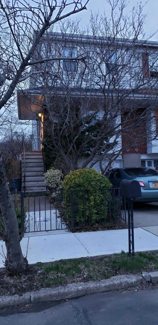 946 Clove Rd, Staten Island, NY 10301 - photo 2