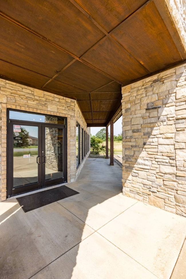 1910 E Jackson St, Hugo, OK 74743 - photo 5