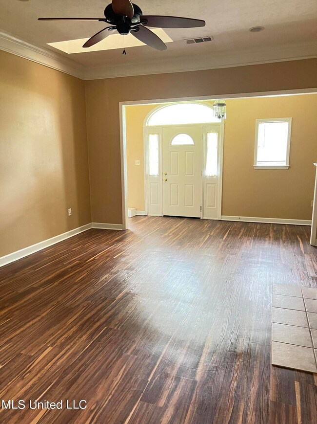 Living Room w/ Foyer