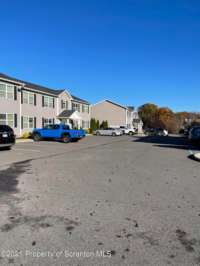 915 Ash St, Moosic, PA 18507 - photo 3