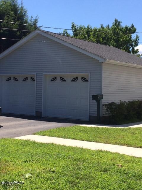 104 Maple Ave, Matamoras, PA 18336 - photo 4