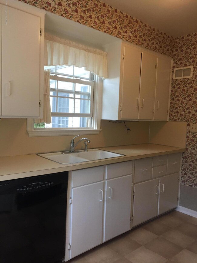 1512 Clifton Ave, Lansing, MI 48910 - photo 6