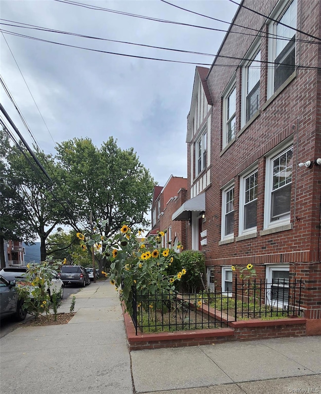 2887 E 194th St, Bronx, NY 10461 - photo 2