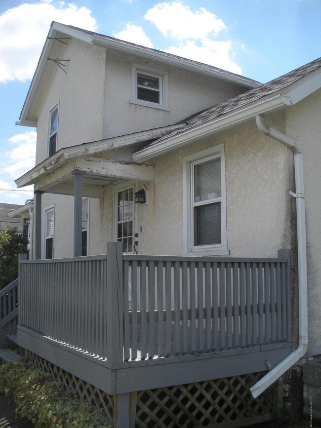 340 Hickory St, Peckville, PA 18452 - photo 5