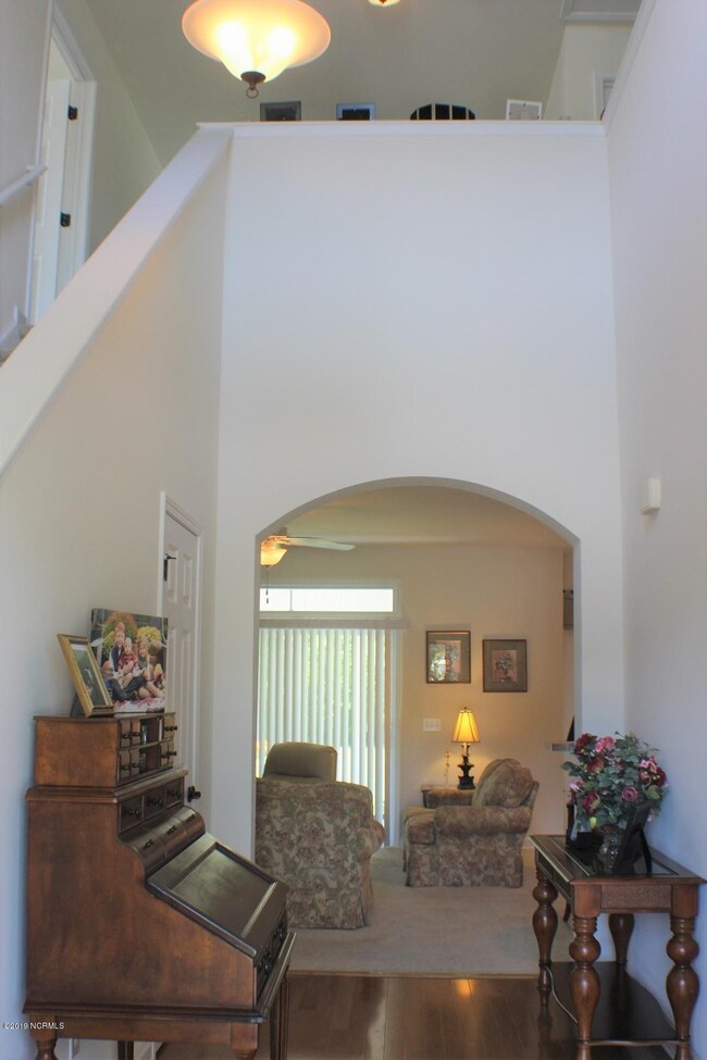 3-2016 Jarvis Ln-Foyer Portrait