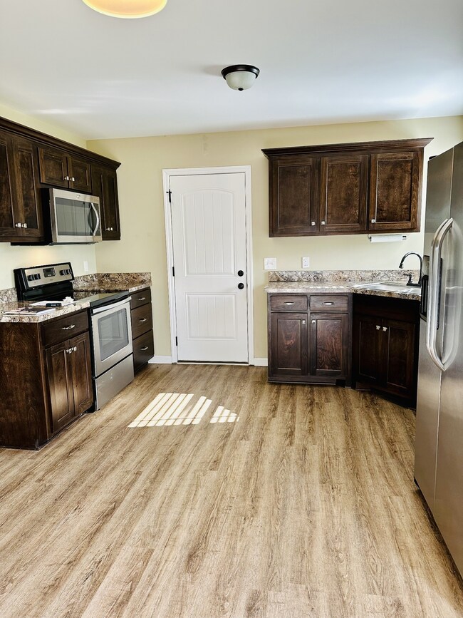 566 Skinner Flat Rd, Manchester, TN 37355 - photo 5