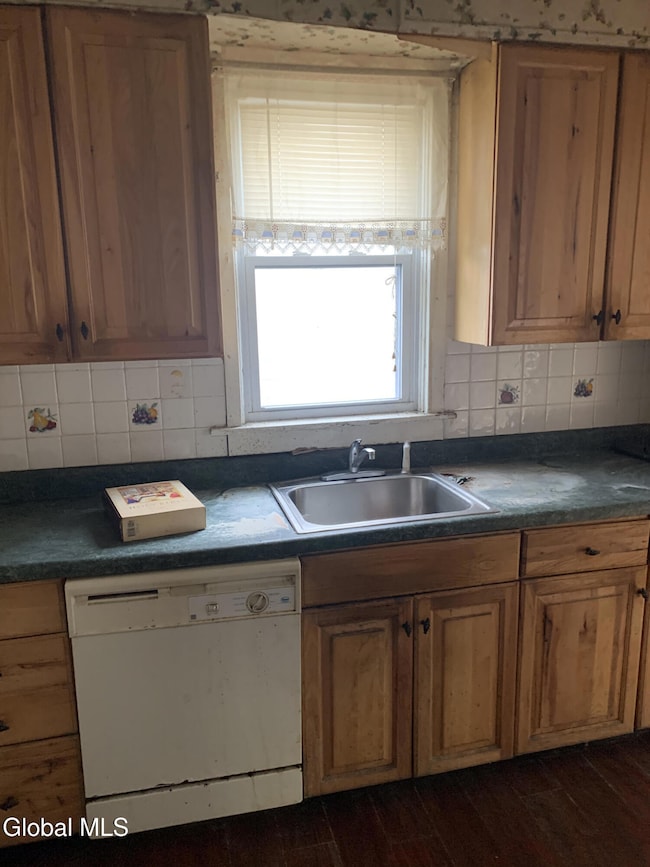 6 Sard Rd, Albany, NY 12209 - photo 2