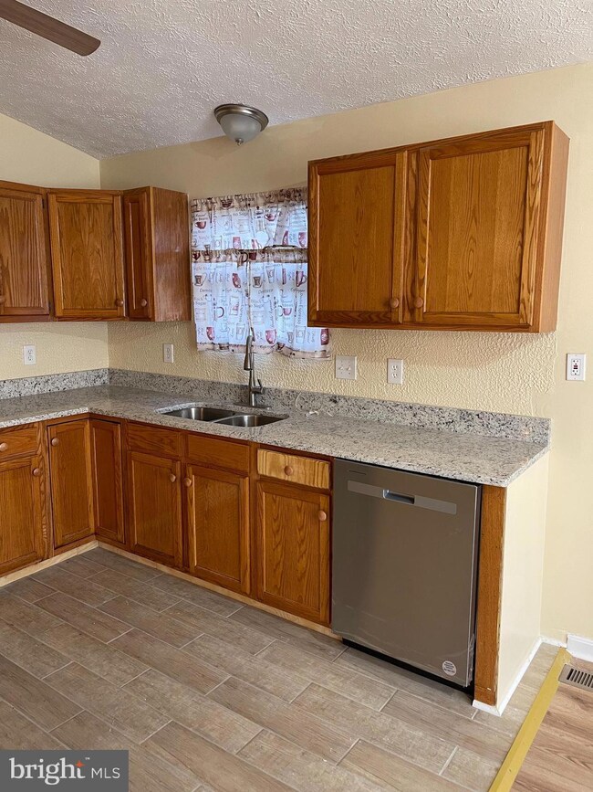 5425 Sheriff Rd, Fairmount Heights, MD 20743 - photo 7