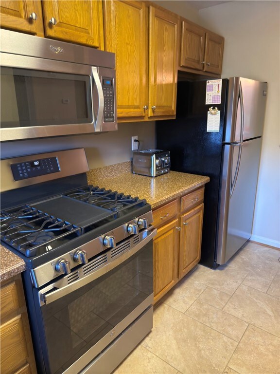 650 E Greenwich Ave unit 5-302, West Warwick, RI 02893 - photo 7