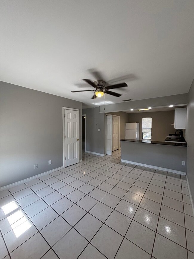 2267 N Veterans Blvd unit 23, Eagle Pass, TX 78852 - photo 2