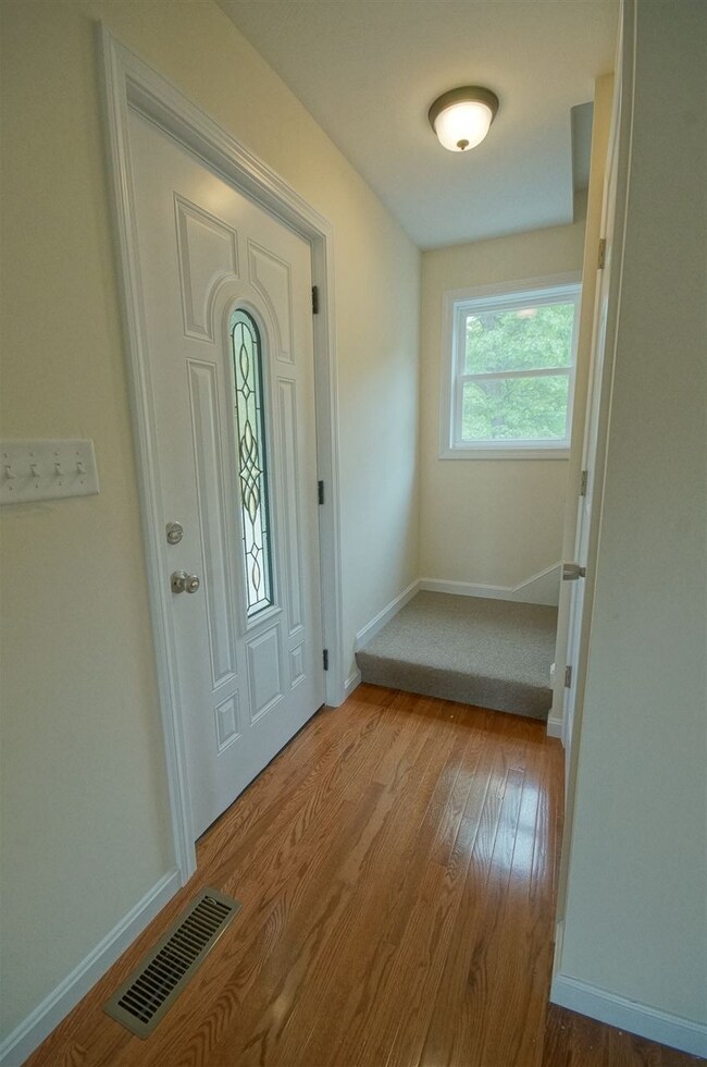 117 Riverdale Ave, Manchester, NH 03103 - photo 4