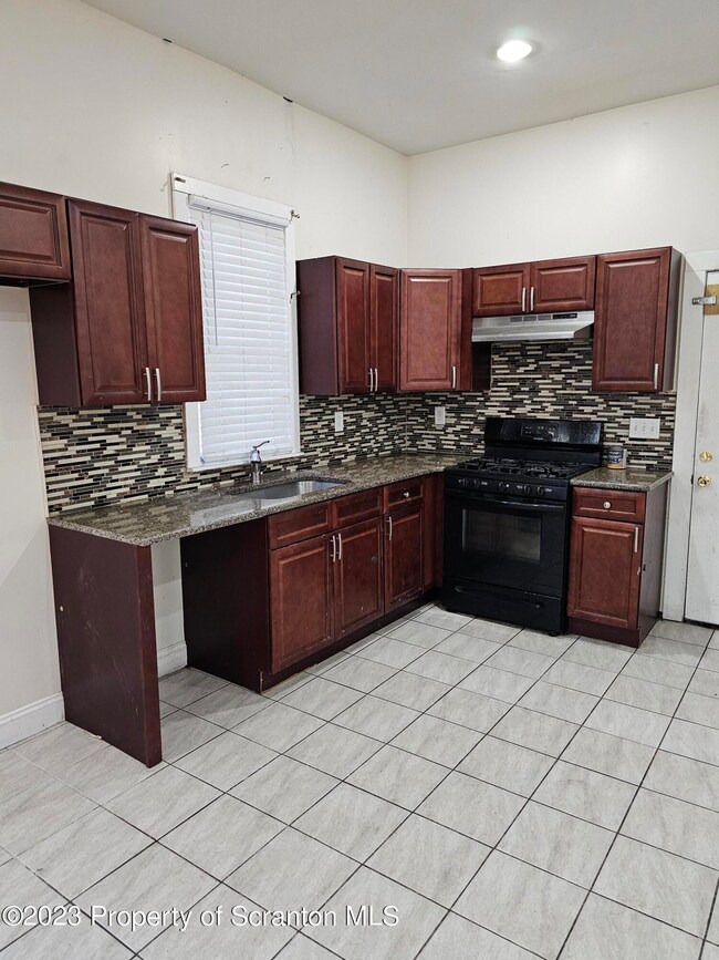 404 Railroad Ave unit L4, Scranton, PA 18505 - photo 5