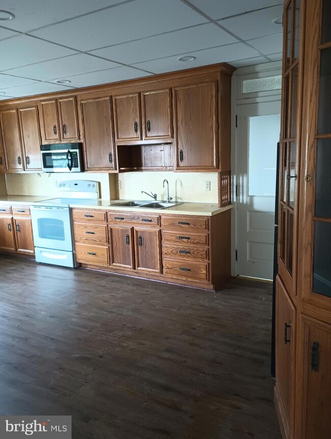 995 W Main St unit 1, New Holland, PA 17557 - photo 2