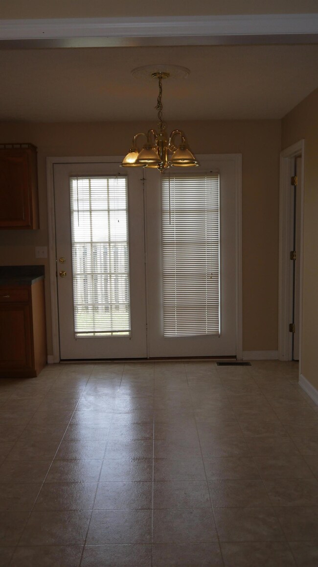 1425 Hills Chapel Rd, Manchester, TN 37355 - photo 4