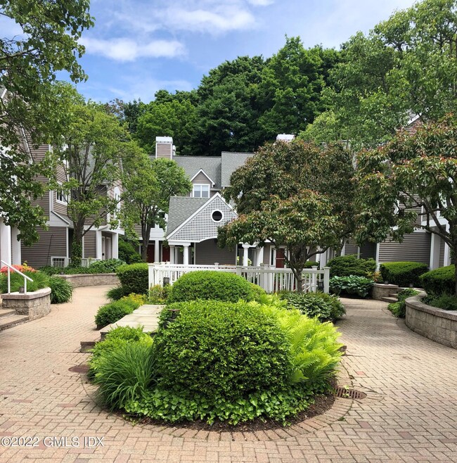 453 E Putnam Ave unit 3G, Cos Cob, CT 06807 - photo 2