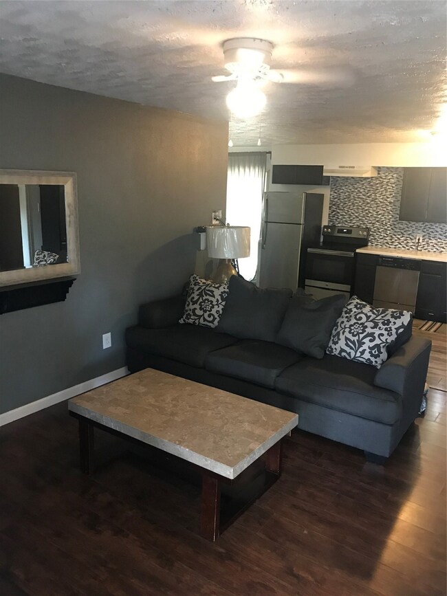 8531 Observatory St, Houston, TX 77088 - photo 4