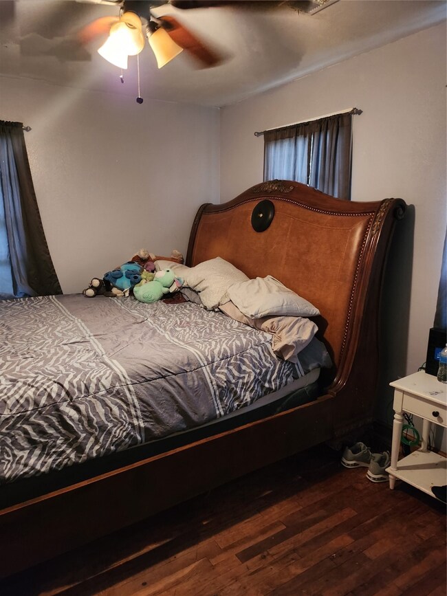 1018 Saint Clair St, Houston, TX 77088 - photo 6