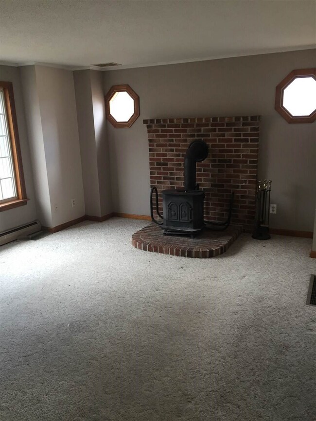 89 Litchfield Rd, Londonderry, NH 03053 - photo 4