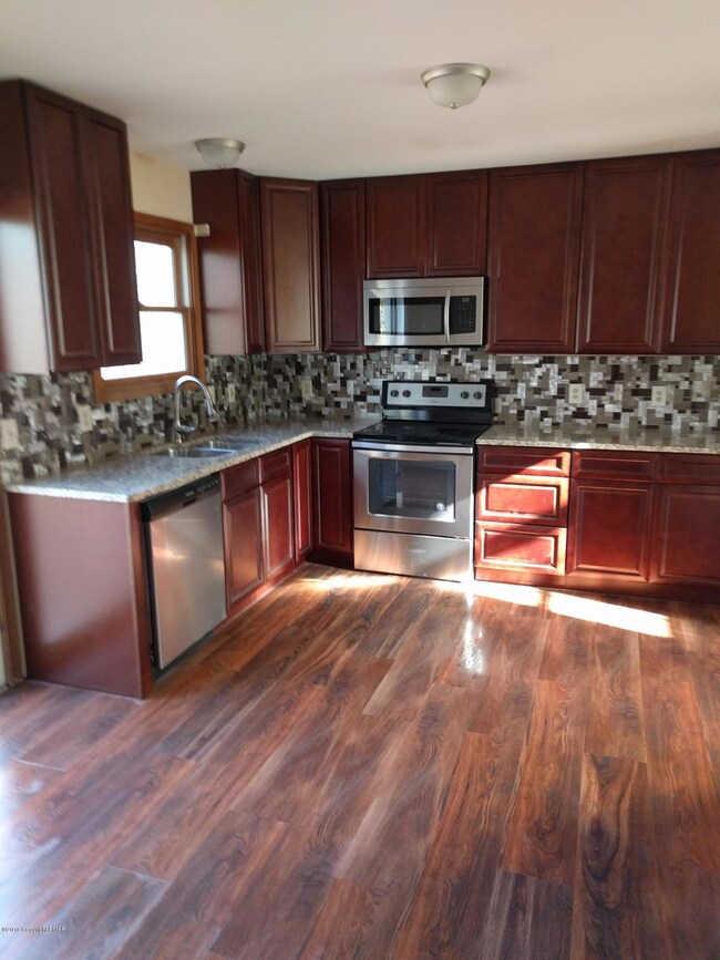 668 Avenue C, Stroudsburg, PA 18360 - photo 2