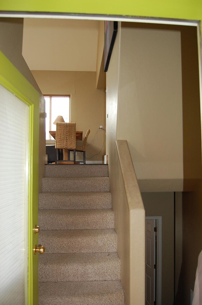 Entryway/Stairs to main level