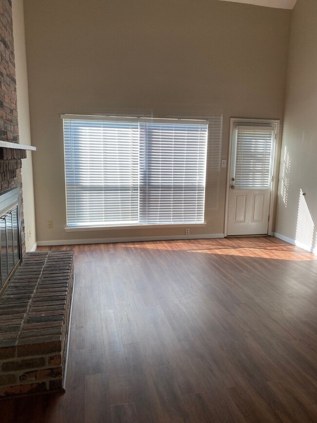 722 Regency Ct, Friendswood, TX 77546 - photo 4