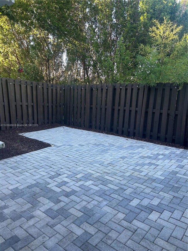 10771 NW 76th Ln, Doral, FL 33178 - photo 6