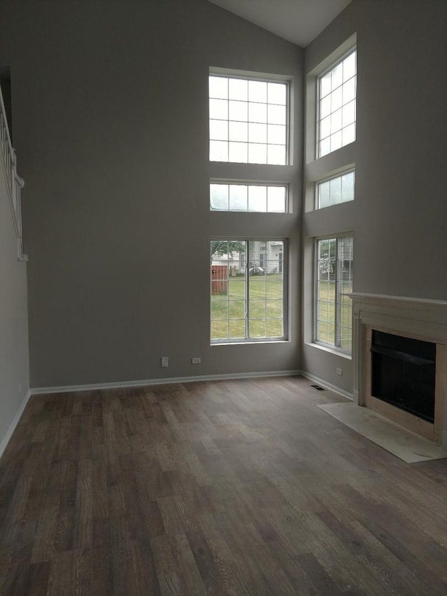 957 Viewpoint Dr, Lake In the Hills, IL 60156 - photo 4