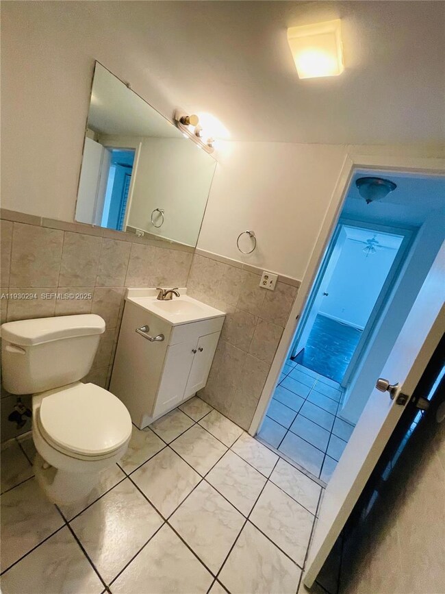 4848 NW 24th Ct unit 318, Lauderdale Lakes, FL 33313 - photo 6