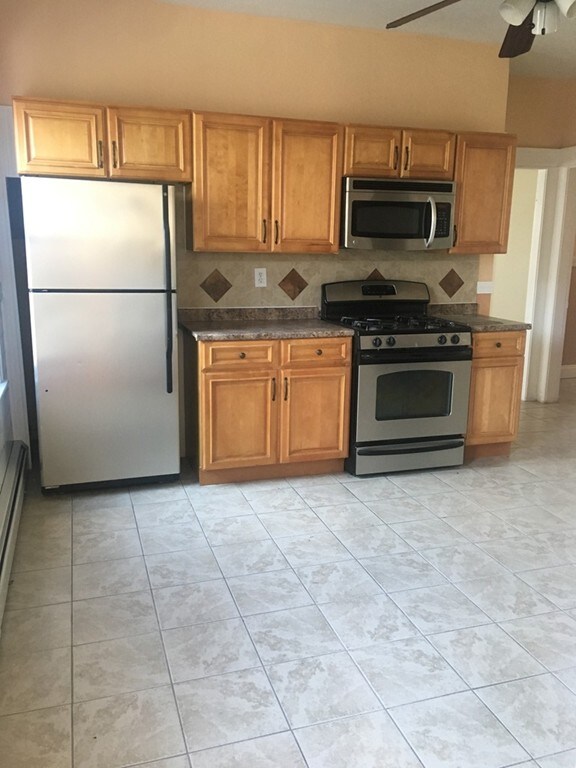 38 Woodford St unit 2, Worcester, MA 01604 - photo 4