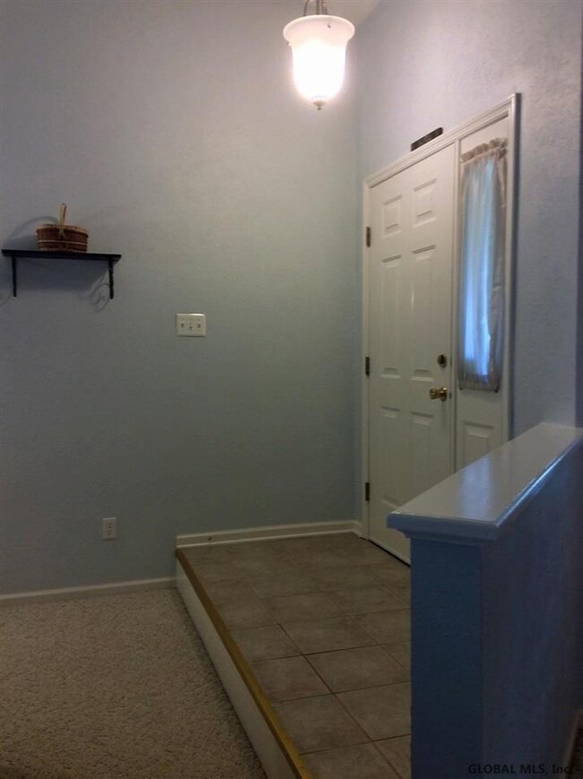 523 Highwood Cir, Albany, NY 12203 - photo 7