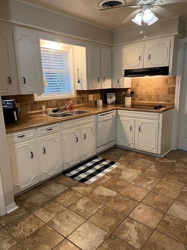 4217 Noralee St, Bay City, TX 77414 - photo 2