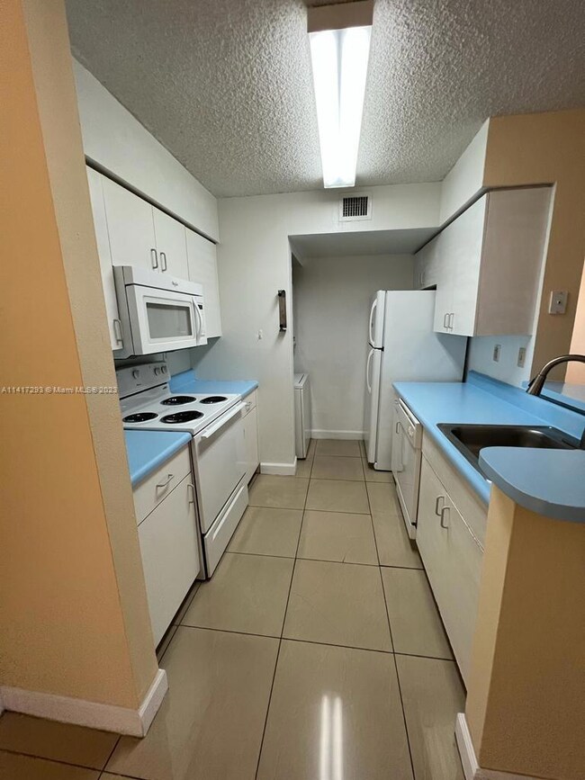 15231 SW 80th St unit 613, Miami, FL 33193 - photo 2