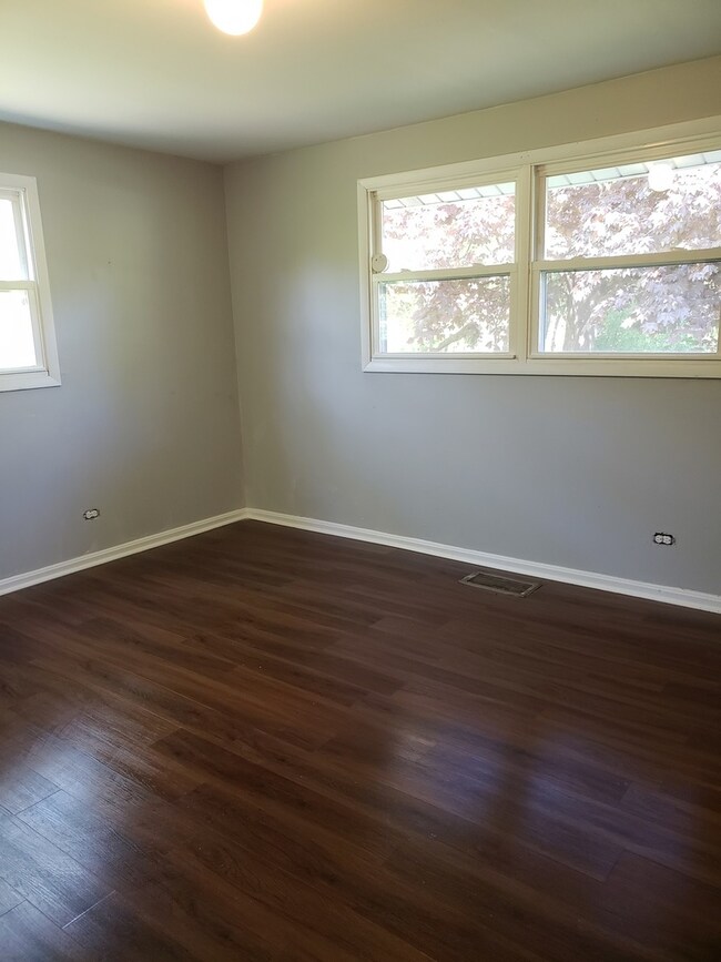 17950 Michael Ave, Country Club Hills, IL 60478 - photo 3