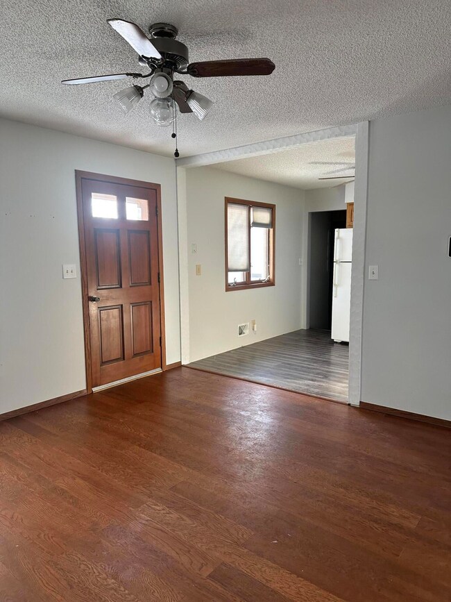 1408 E 5th Ave, Mitchell, SD 57301 - photo 4