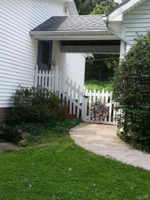 1639 Delabole Rd, Pen Argyl, PA 18072 - photo 3