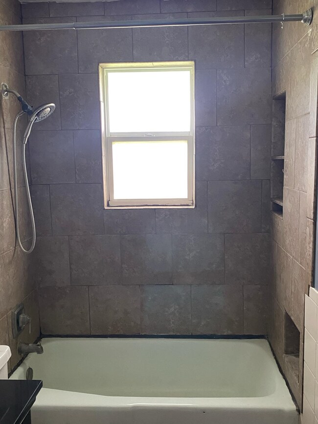 1317 N 18th St, Enid, OK 73701 - photo 5