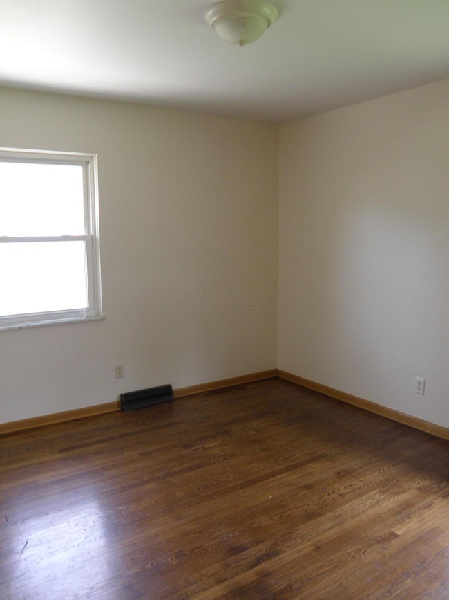 1053 Elmore Ave, Columbus, OH 43224 - photo 7