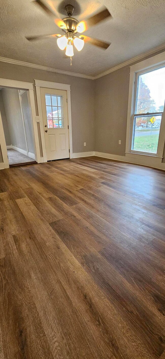 318 W Jackson St, Marshfield, MO 65706 - photo 5