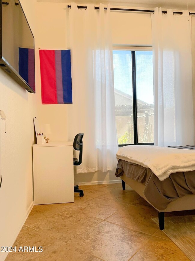 Guest Bedroom 2 - 2