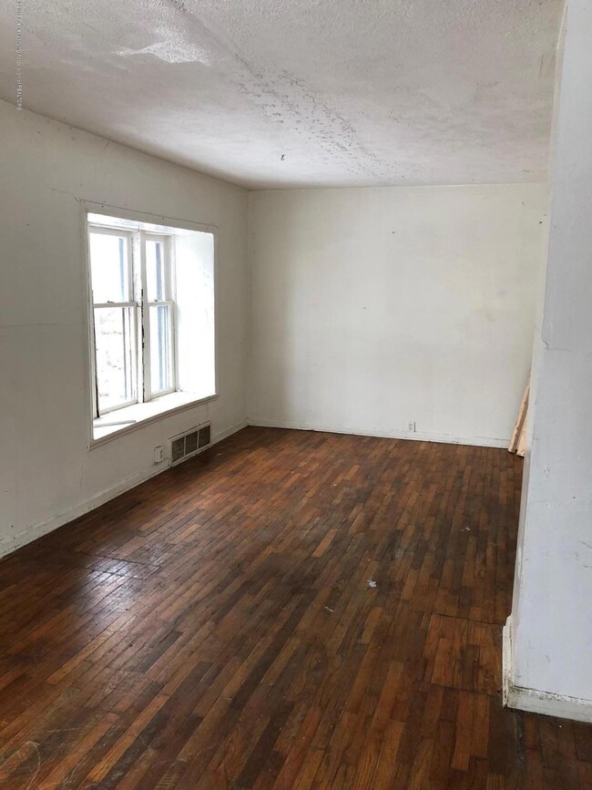 1115 Kingsley Ct, Lansing, MI 48915 - photo 6