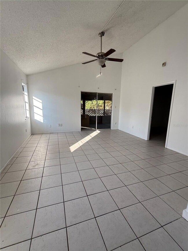 4916 18th St W unit B, Bradenton, FL 34207 - photo 2