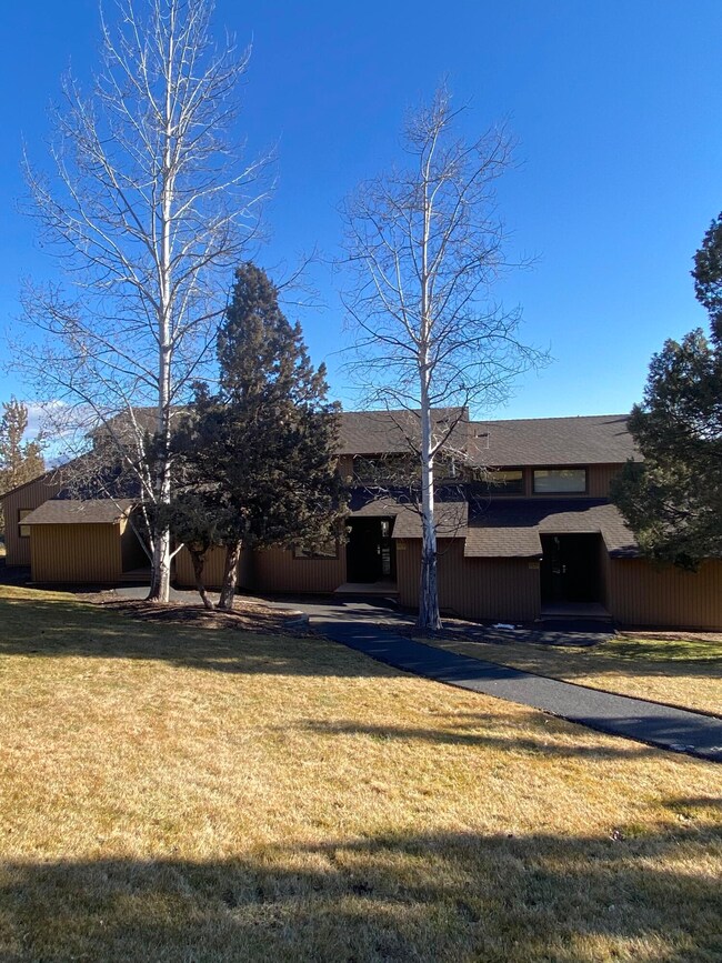 1850 Redtail Hawk Dr unit RV53F, Redmond, OR 97756 - photo 2